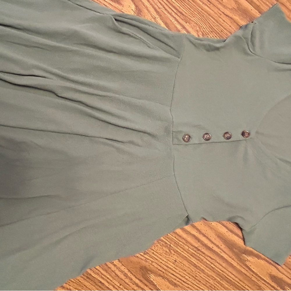 Elegant Green Button-Up Dress